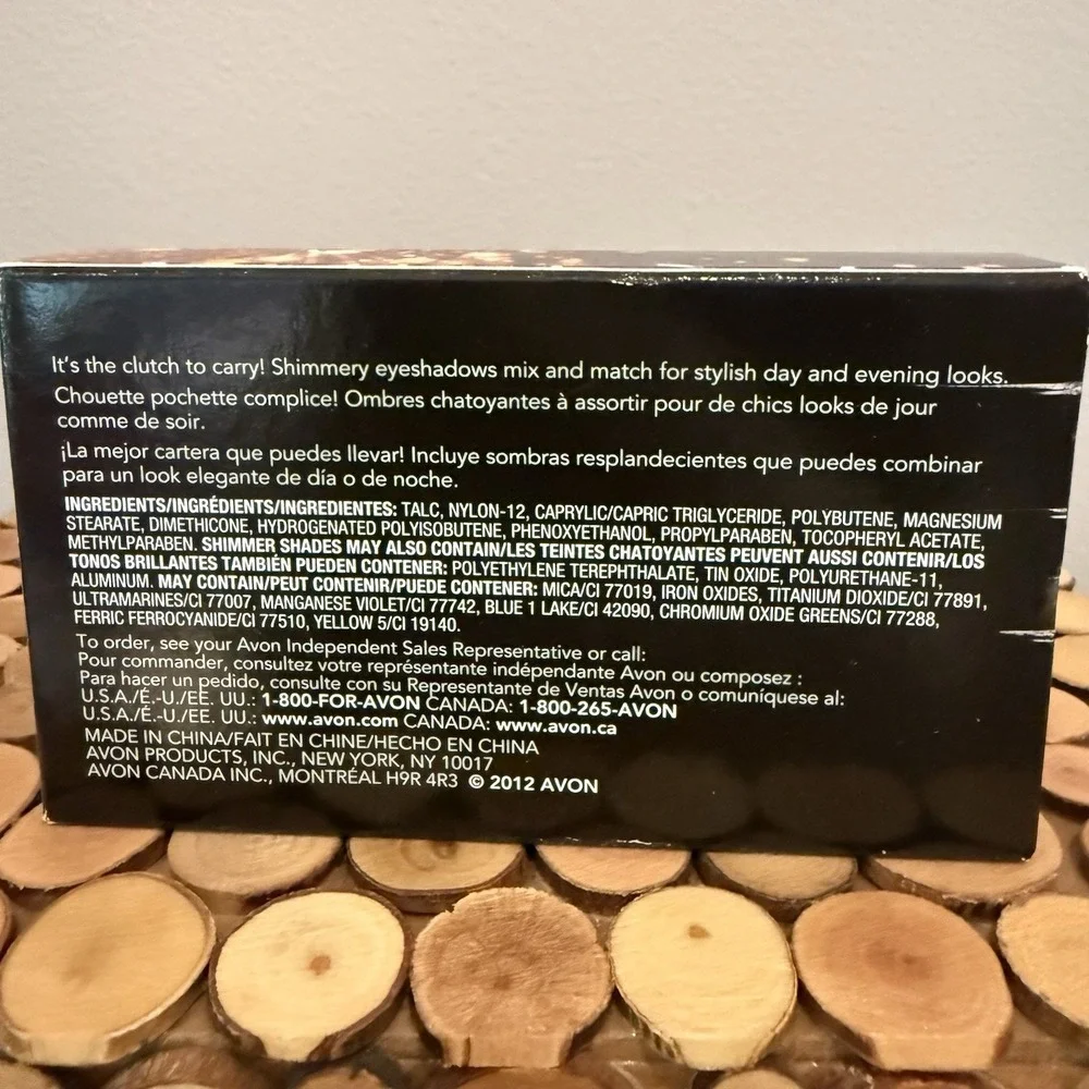 Avon Luxe Clutch‎ Eyeshadow 10 colors-0.04 oz. ea. Padded Mirror Case. NIB